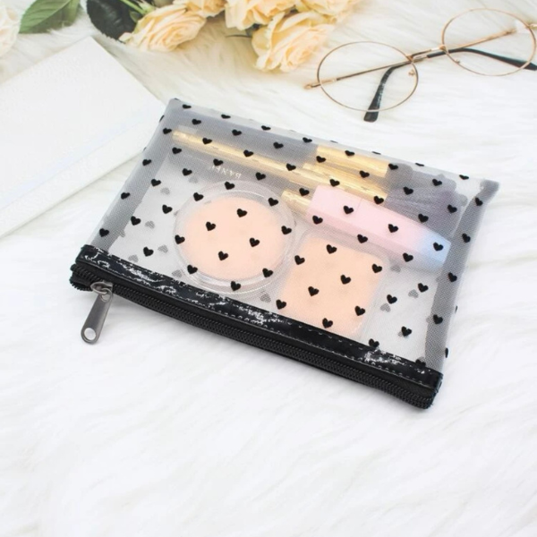 Cute Heart Print White Cosmetic Bag & Organizing Pouch حقيبة تنظيم مستحضرات تجميل بيضاء بطبعة قلب